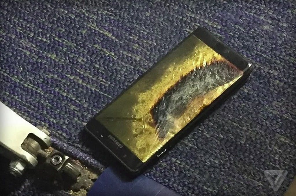 是換過還炸 三星Galaxy Note 7在飛機上燃燒這篇文章的首圖