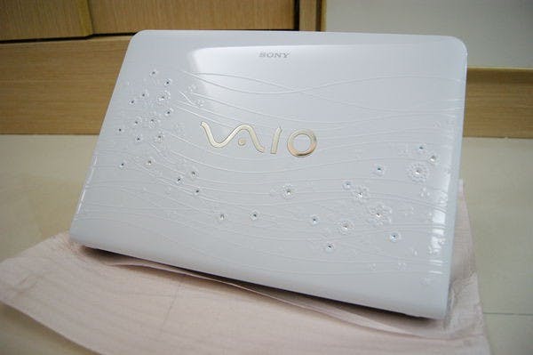 是施華洛世奇水鑽耶 Sony VAIO E14A 閃亮筆電開箱這篇文章的首圖
