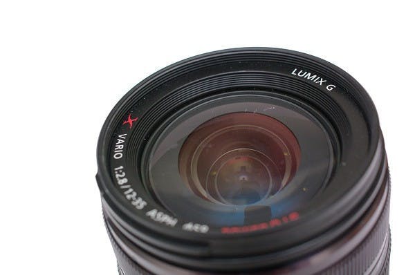 是Panasonic 的大膽嘗試， m43 變焦鏡皇 X 12-35 動手玩這篇文章的首圖