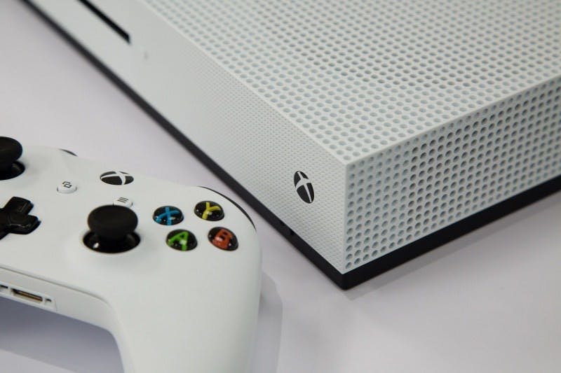 resize_xbox-one-s%e7%99%bd%e8%89%b2%e6%96%b0%e6%a9%9f%e6%af%94xbox-one%e8%bc%95%e5%b7%a740