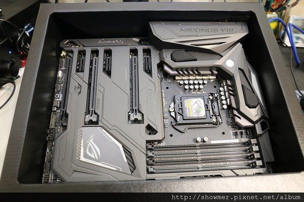 是華麗轉身前的最後身影 ASUS ROG MAXIMUS VIII FORMULA這篇文章的首圖