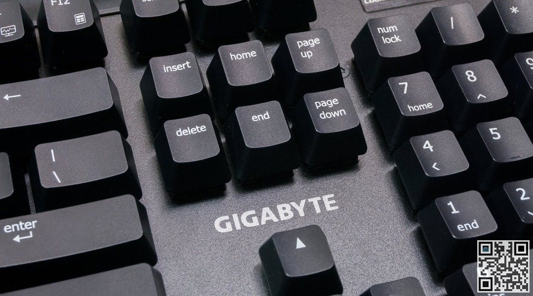 GIGABYTE force k83 15