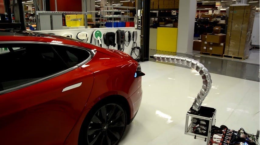 是汽車界的史塔克工業 Tesla 又出招了，這次是全自動連接的電動車充電器這篇文章的首圖