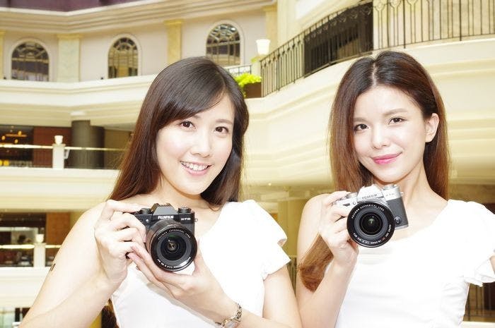 是搭載更先進對焦系統的 XT-1 親民版來了， Fujifilm 宣布在台推出 XT-10這篇文章的首圖