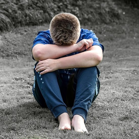 是走上絕路，青少年首要煩惱「為情所困」這篇文章的首圖