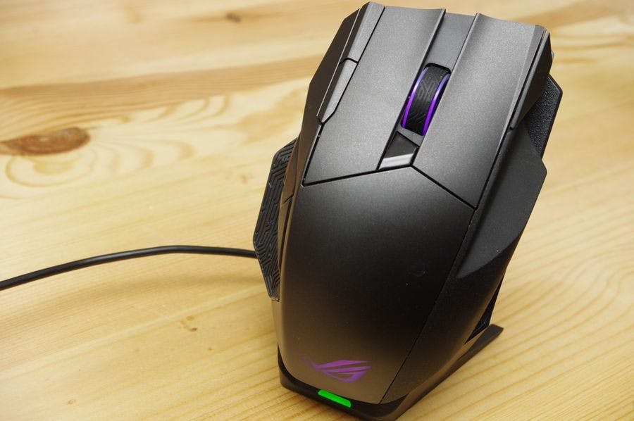 是為 MMO 而鍛的掌中長劍， ASUS ROG SPATHA 無線滑鼠動手玩這篇文章的首圖