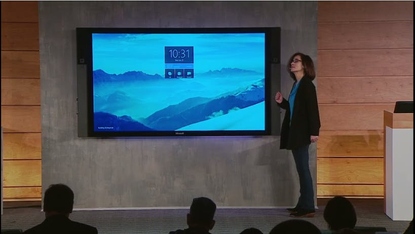 是針對企業的互動開會工具，微軟展示機於 Windows 10 的 84 吋商用數位白板 Surface Hub這篇文章的首圖