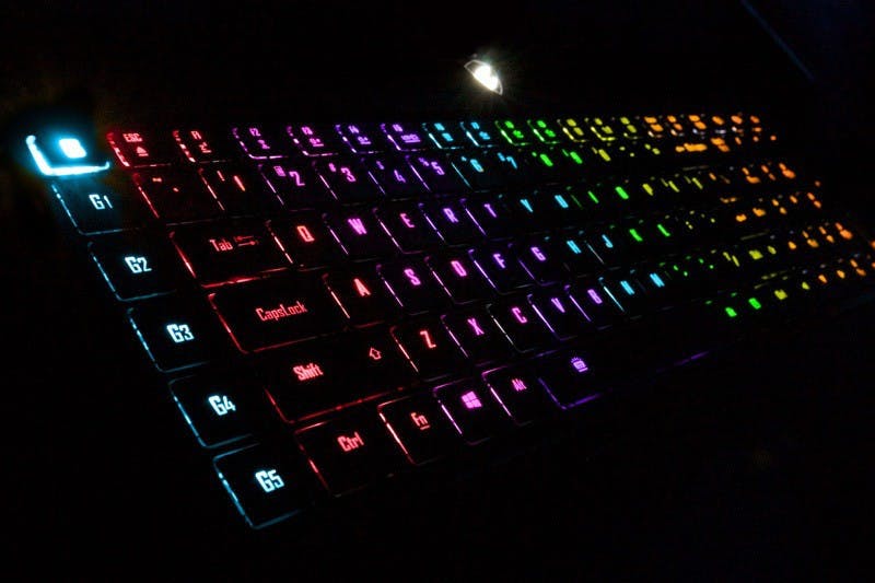 1. AORUS RGB Fusion 單鍵全彩背光鍵盤可呈現彩虹、呼吸燈等多種動態效果_resize