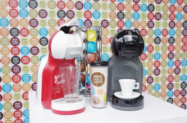 是雀巢最小膠囊咖啡機 NESCAFE Dolce Gusto MINI ME 登台，僅需單手就可操作這篇文章的首圖