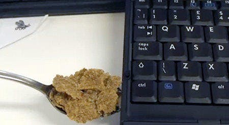 是連電腦也懂得每天都要吃早餐的Rock’n roll style這篇文章的首圖