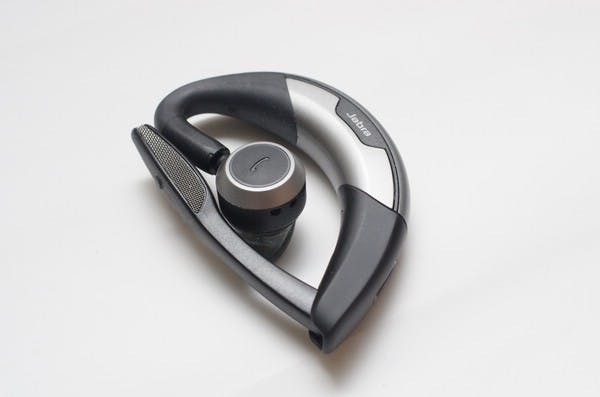 是首創結合感測器的藍牙通話耳機， Jabra Motion 動手玩這篇文章的首圖