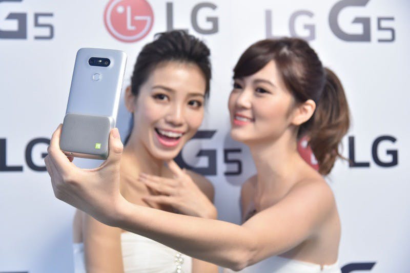 LG G5首創雙主鏡頭設置,並是首支同時支援Zoom InZoom Out變焦功能的智慧手機相機。_resize