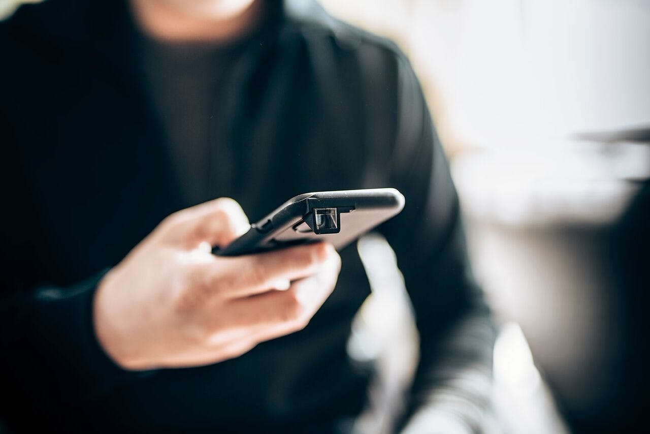 是裝了就是告訴大家本人光明正大偷拍的iPhone保護殼這篇文章的首圖