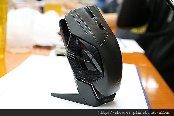 是無線、有線 一把罩 ASUS ROG SPATHA 快速導覽這篇文章的首圖