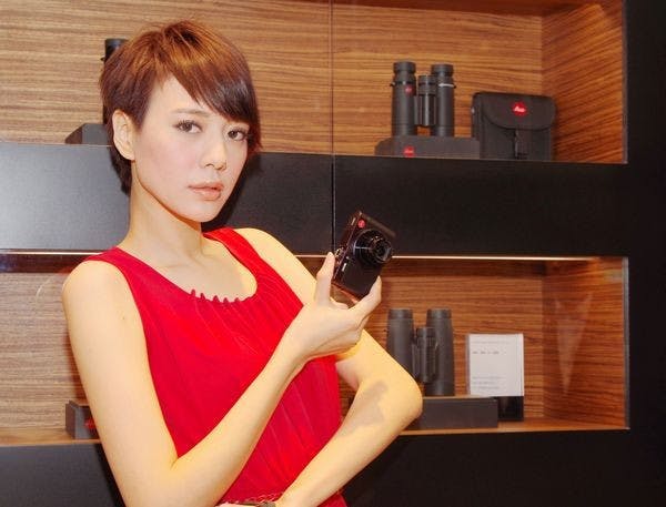 是由 Audi Design 設計師操刀的精品相機， Leica C 在台推出。這篇文章的首圖