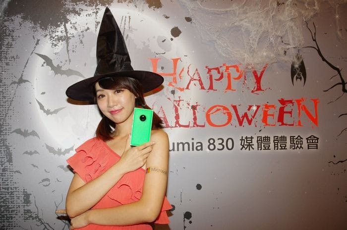 是繼承高階機無線充電、 PureView 相機與 LTE 機能，微軟在台推出 Lumia 830 Windows Phone 8.1 手機這篇文章的首圖