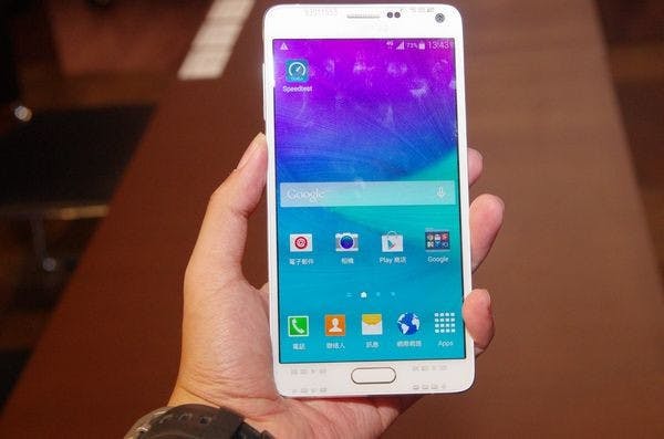 是三星正式發表具備三頻載波聚合以及準 LTE-A Cat.9 的 Galaxy Note 4 ，沒意外的話是搭載高通 Snappdragon 810這篇文章的首圖
