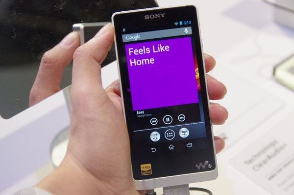 是Sony 發燒級 Walkman ZX-1 在台正式推出，主打音響用料與 128GB 內建儲存這篇文章的首圖