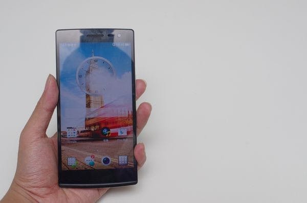 是2K 螢幕與閃充技術的魅力， OPPO Find 7 動手玩這篇文章的首圖