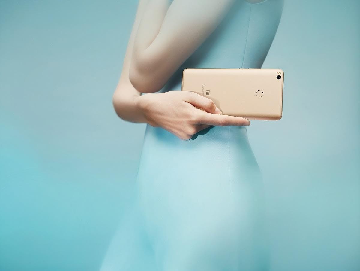 是電量高達 5,300mAh ，小米 Max 2 在北京發表這篇文章的首圖