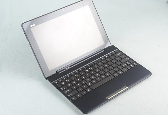 是華碩推出 Transformer Pad 300，TF300T變形平板這篇文章的首圖