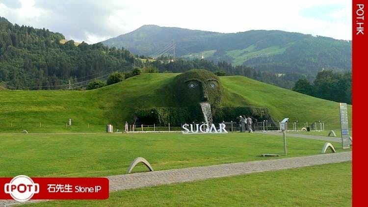 從 SWAROVSKI 在手機產品上的策略看「Sugar」