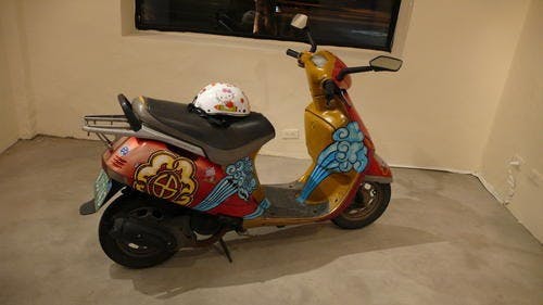 是台北國際藝術村的彩繪摩特車～這篇文章的首圖