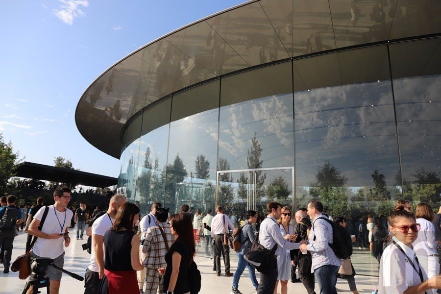 是簡單逛／新總部內的賈柏斯劇院、同時兼具Apple Store服務的蘋果旅客中心這篇文章的首圖