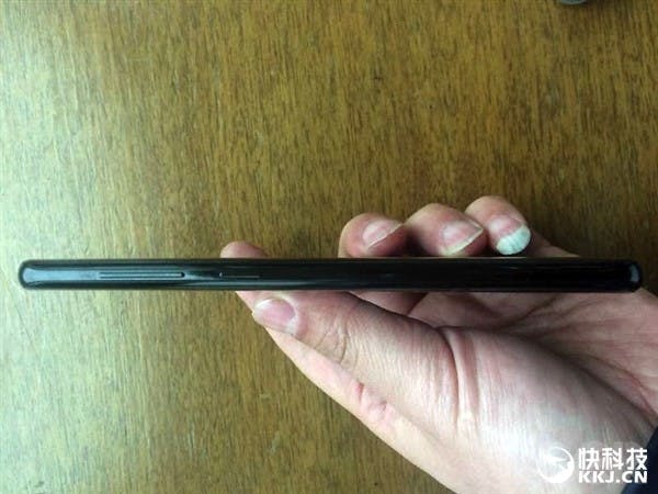 三星Galaxy S8真機照大曝光:屏佔比逆天!
