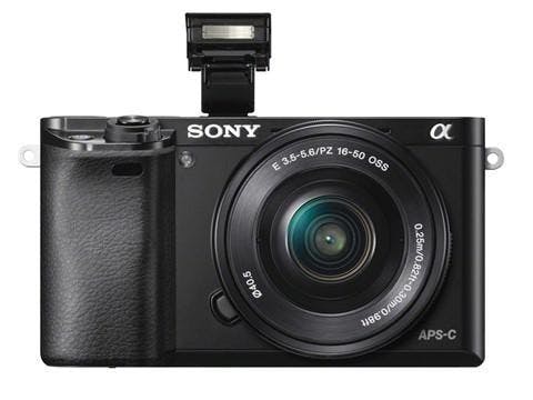 是Sony A6000 正式發表，延續 NEX-7 設計風格主打最速對焦這篇文章的首圖
