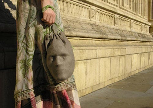 你拍攝的 yael_mer_head_hand_bag_beige-1。