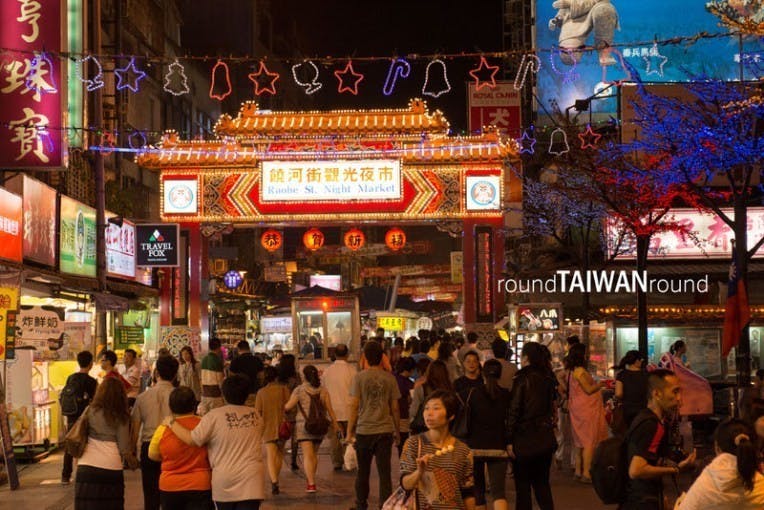 Raohe Street Tourist Night Market (饒河街觀光夜市)-001.jpg