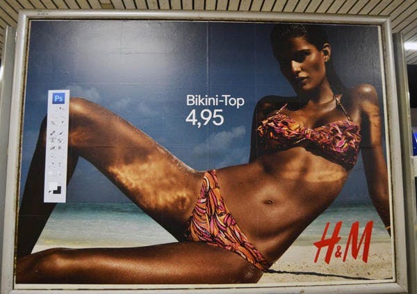 是德國街頭藝術家把 PS 工具列貼在 H&M 廣告上這篇文章的首圖
