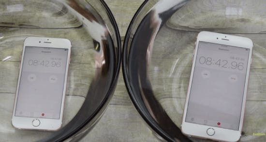 是Apple 沒有說的秘密：iPhone 6S 居然可以防水！？這篇文章的首圖