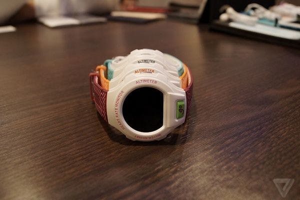 我不是G-SHOCK:ALCATEL 阿爾卡特 發布 三防智能手錶Go Watch