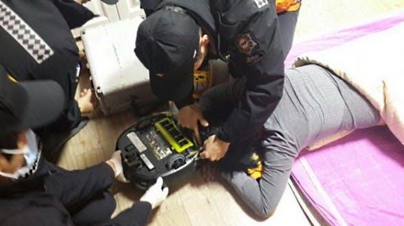 是看看掃地機器人又幹了什麼好事-吃了主人的頭髮這篇文章的首圖