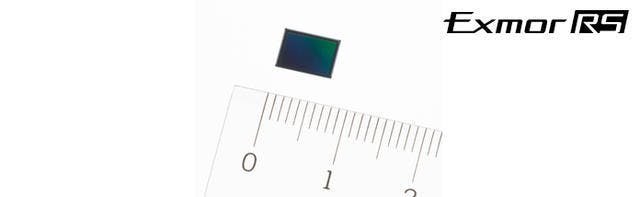 是Sony 發表全新 21MP 1/2.4 吋 Exmor RS CMOS 元件 IM230 ，主打具堆疊式結構與焦平面相位差對焦系統這篇文章的首圖