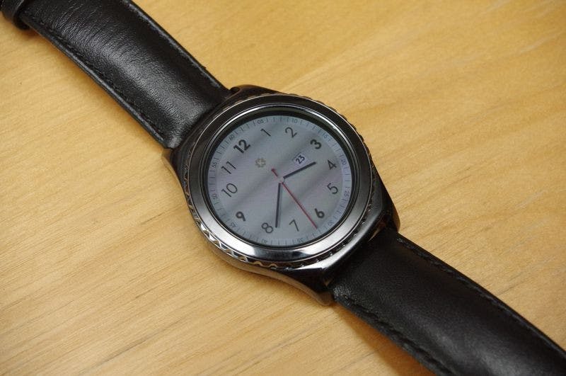 是擁有較佳操作體驗的美型智慧錶，三星 Galaxy Gear S2 動手玩這篇文章的首圖
