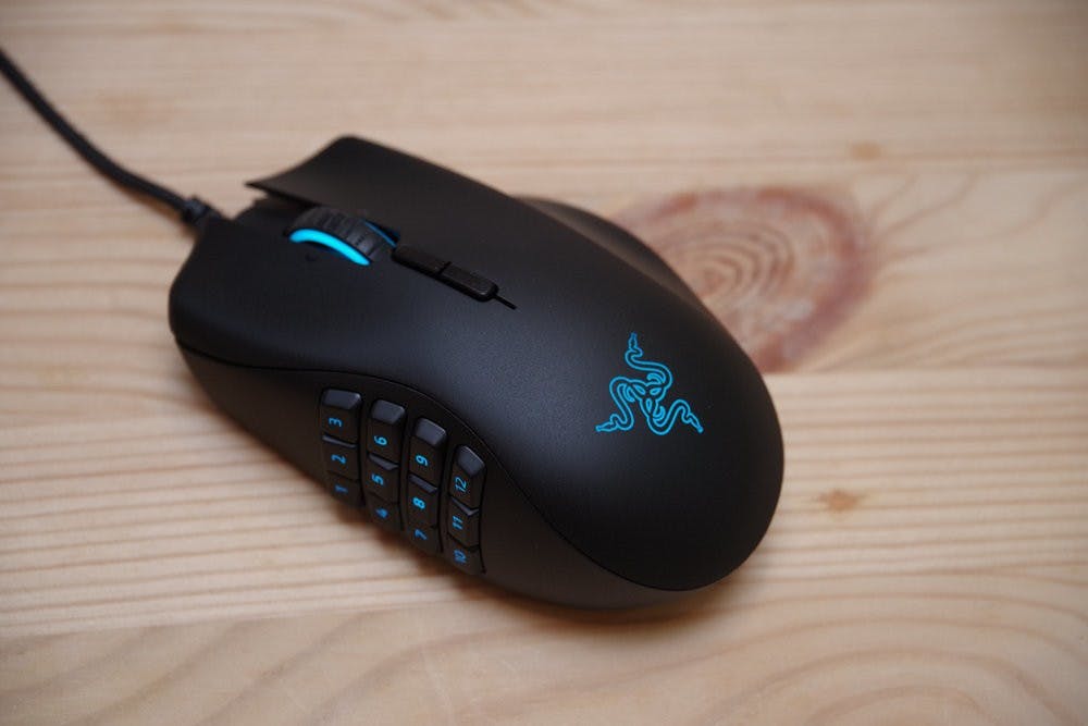 是三位一體， MOBA 、 MMO 一鼠搞定的 Razer NAGA Trinity 動手玩這篇文章的首圖