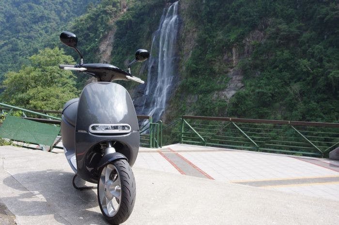 是少了些許花俏功能不過仍維持本質的都會新載具， Gogoro Lite 一週體驗這篇文章的首圖