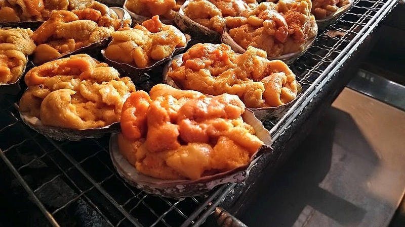 是[面白日本] 日本人吃海膽花招多，生食、入菜、BBQ～這篇文章的首圖