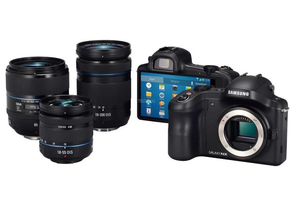 是高效能相機結合 Android 代價果然高， Galaxy NX 單機售價高達 1,600 美金這篇文章的首圖