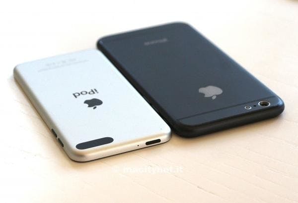 是4.7 吋版 iPhone 樣機（真長這樣的話...）與 iPod touch 五代排排站...這篇文章的首圖