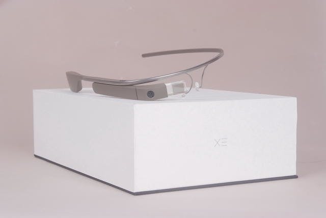 是Google Glass開箱動手玩，不僅是很潮的3C產品，更揭示著人們未來可能的生活這篇文章的首圖