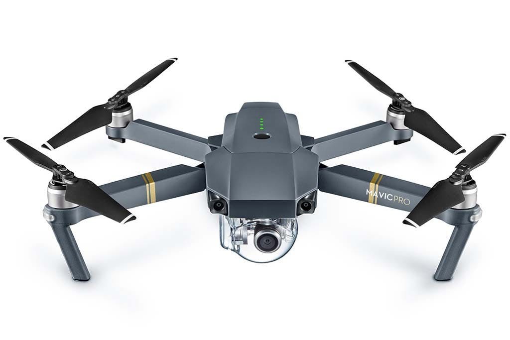 是DJI 發表小型空拍機 Mavic Pro ，標榜搭載三軸防振與 4K 錄影還可搭專用頭戴顯示器飛行這篇文章的首圖