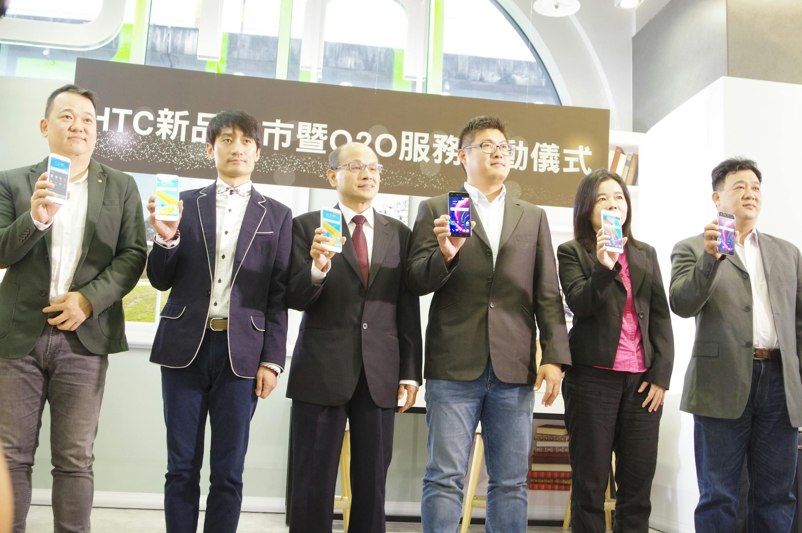 是結合線上訂購便利性與線下專業服務人員的人情味， HTC 宣布推出 O2O 服務這篇文章的首圖