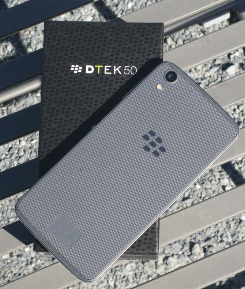 resize_dtek50-on-chair