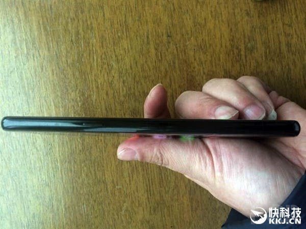 三星Galaxy S8真機照大曝光:屏佔比逆天!