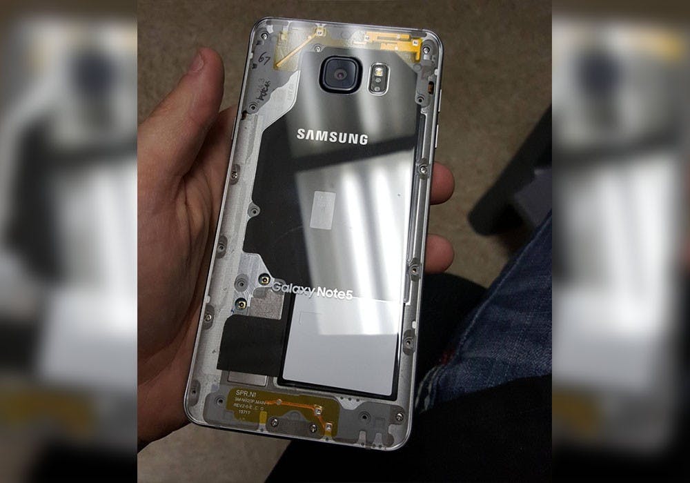 是自己 DIY 一下，就可以讓 Galaxy Note5 變成酷炫的透明背蓋這篇文章的首圖
