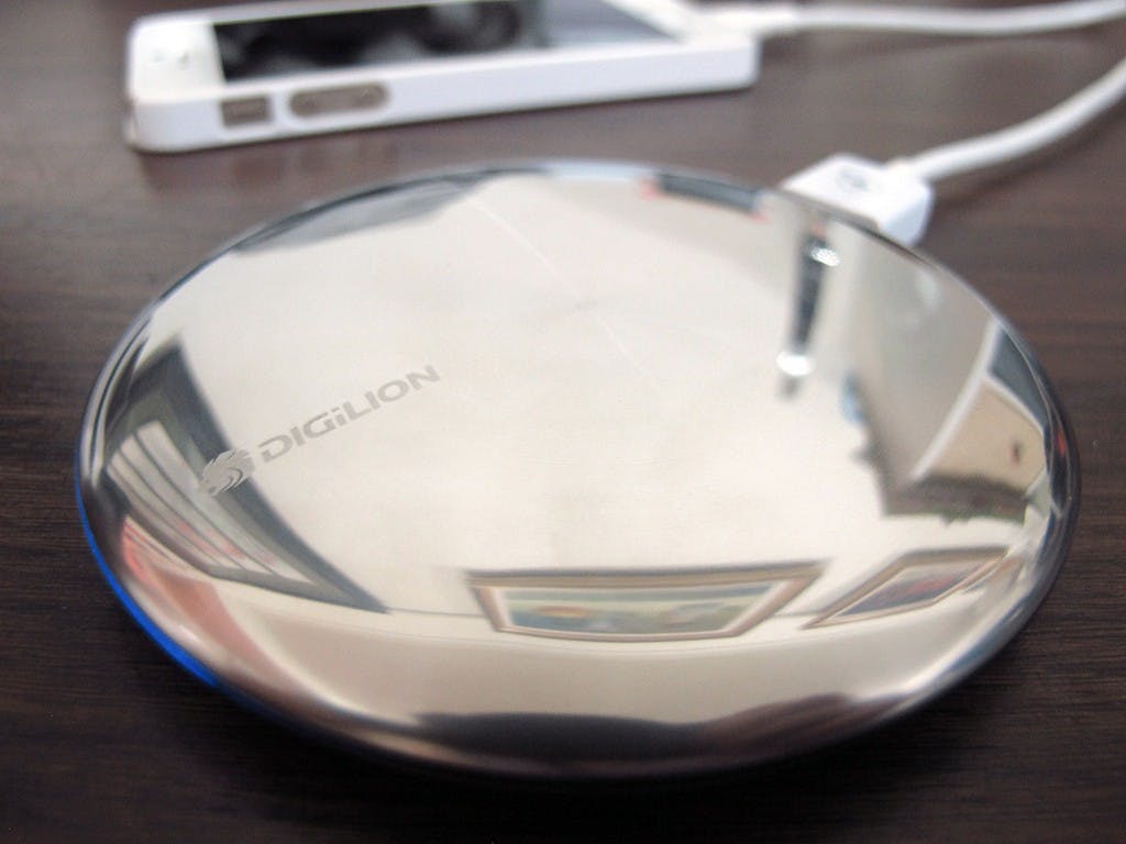 是捨棄塑料感改走穩重沈著，  LionMall DIGILION 不鏽鋼圓盤行動電源這篇文章的首圖